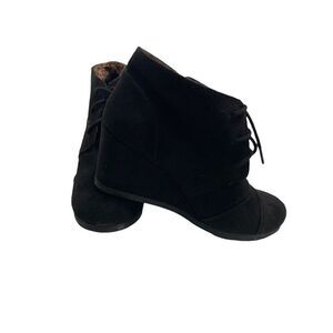 MANHATTAN Collection Black faux suede Wedge booties Size 6